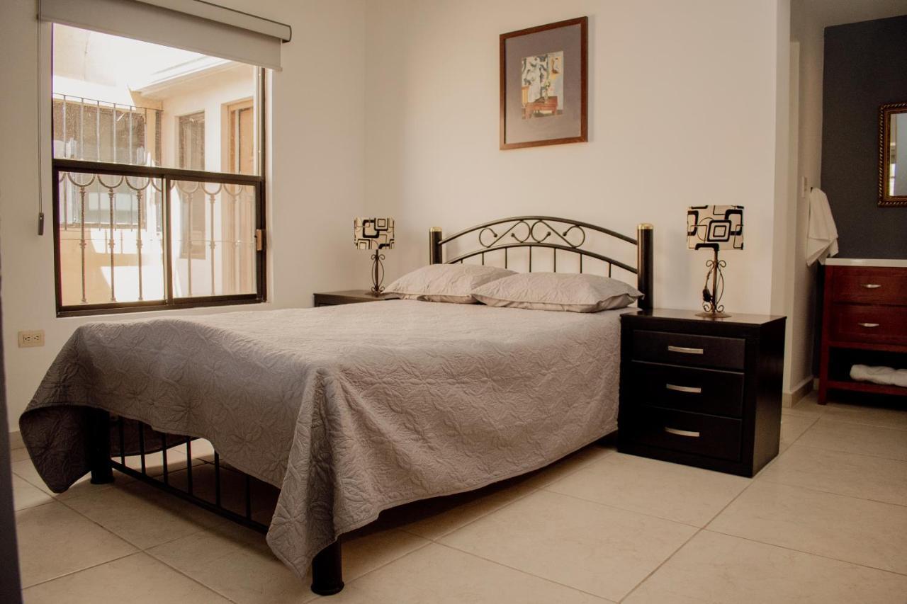 Suites Cervantes Chihuahua Exterior foto